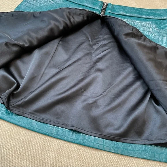 ModCloth Teal Reptile Pleather Zipper Front Mini Skirt - Picture 5 of 16